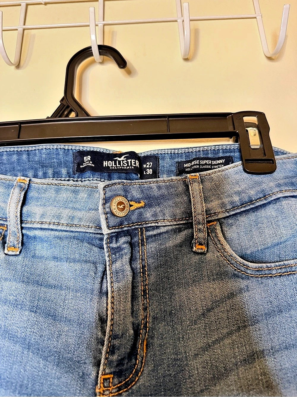 Hollister Mid-Rise Super Skinny Jeans—Size 5 - Picture 3 of 3